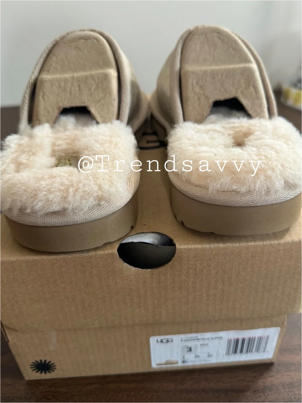 UGG Kids Keegan Metallic Gold Faux Fur Slippers 3M Big Kid Cozy Shoes NWT